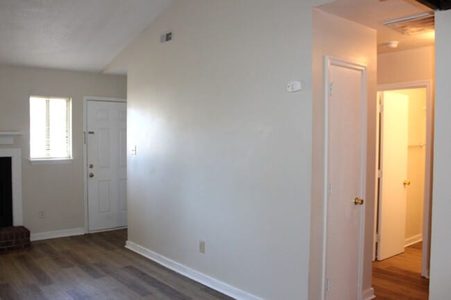 Building Photo - Charming Duplex in Havelock