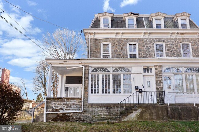 Building Photo - 900 Asbury Terrace