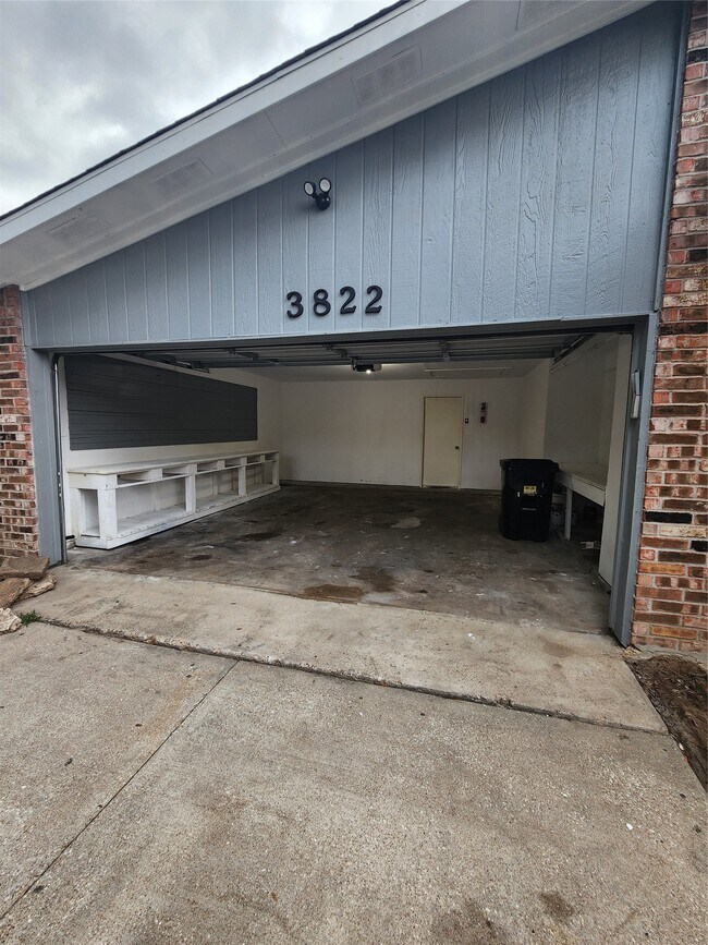 Foto del edificio - 3822 Broken Elm Dr