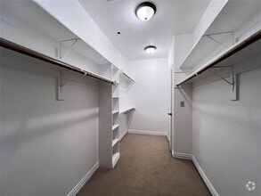 Building Photo - 7809 Linwood Ave