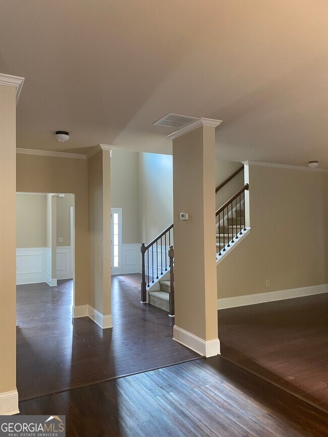 Building Photo - 285 Mulberry Dr