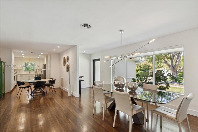 Building Photo - 408 Como Ave