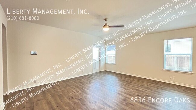 Foto del edificio - 6836 Encore Oaks