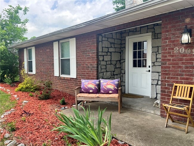 Building Photo - 2009 S 11th St