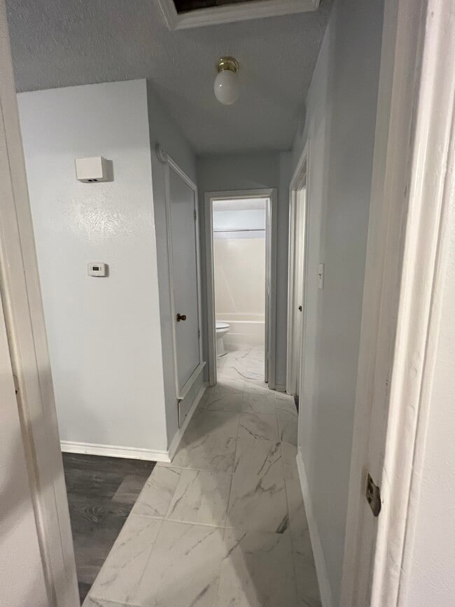 Foto del edificio - 304 E Oakdale St