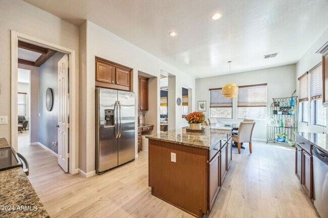 Foto del edificio - 18225 W Paseo Way