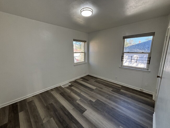 Foto del edificio - Charming 4-Bed Home in Tarrytown!