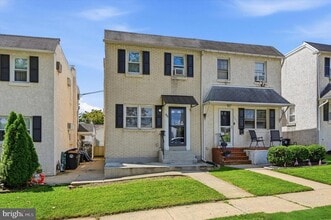 Building Photo - 407 E 12th Ave