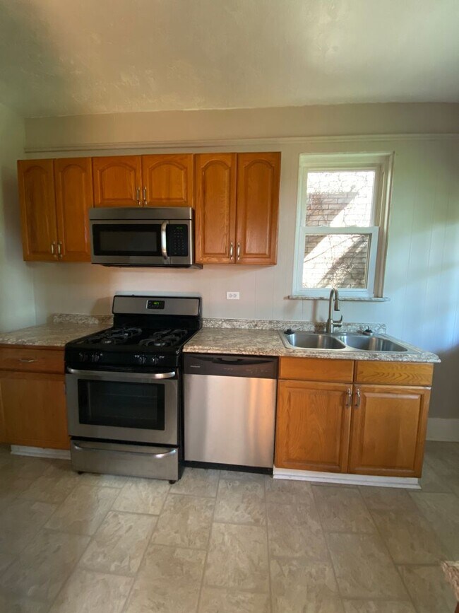 Foto del edificio - AVAILABLE AUGUST 2026 - Beautiful 3 Bedroom Home in Mt Washington!