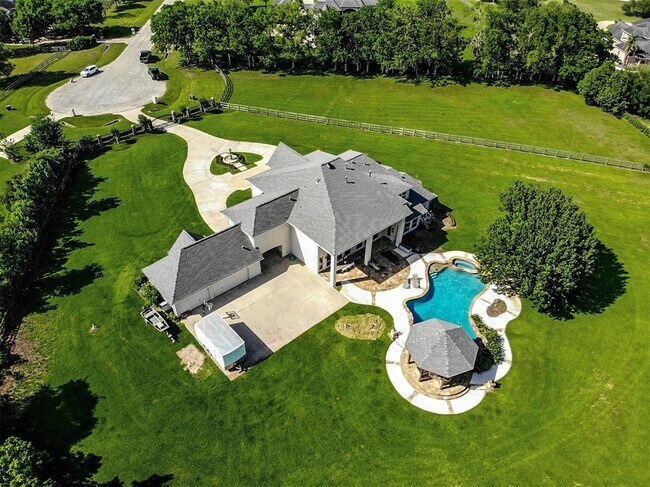 Building Photo - 1402 River Cliff Ct