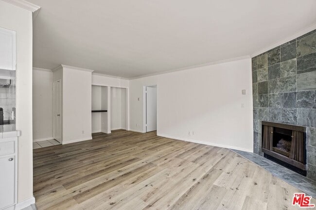 Building Photo - 1033 6th St