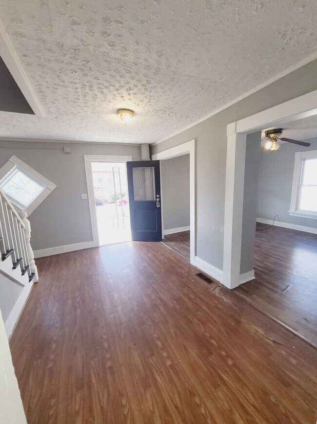 Foto del edificio - Two-Bedroom Single Family Home in Downtown...