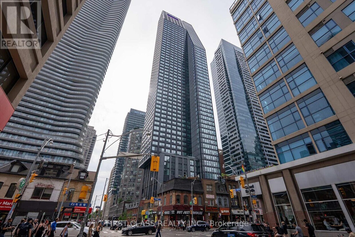 Photo principale - 8-5008 Wellesley St W