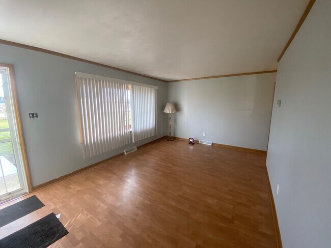 Building Photo - 5525 Sand Ridge Rd