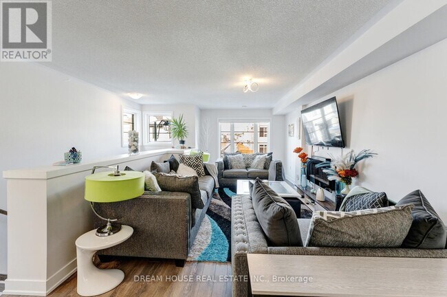 Photo du bâtiment - 71 Donald Fleming Way