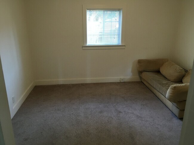 Building Photo - Pet Friendly Home By NPS