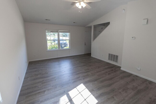 Foto del edificio - 3310 E St Charles Rd