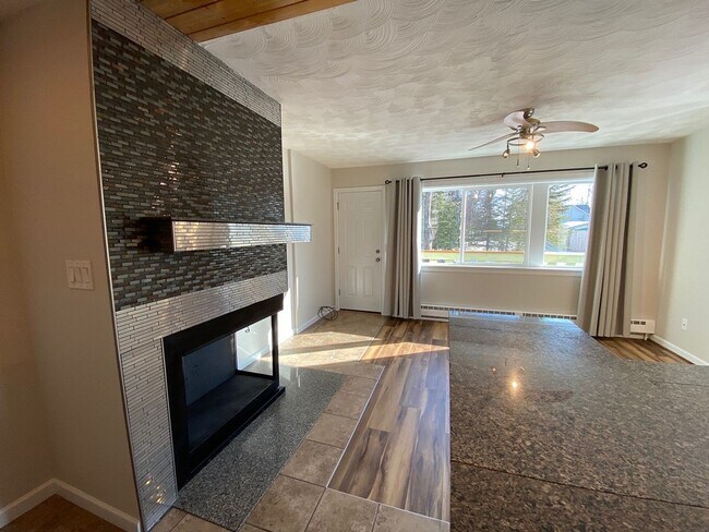Building Photo - 108 S Tinker Lane