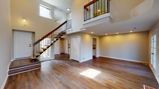 Building Photo - 1208 Chanticleer