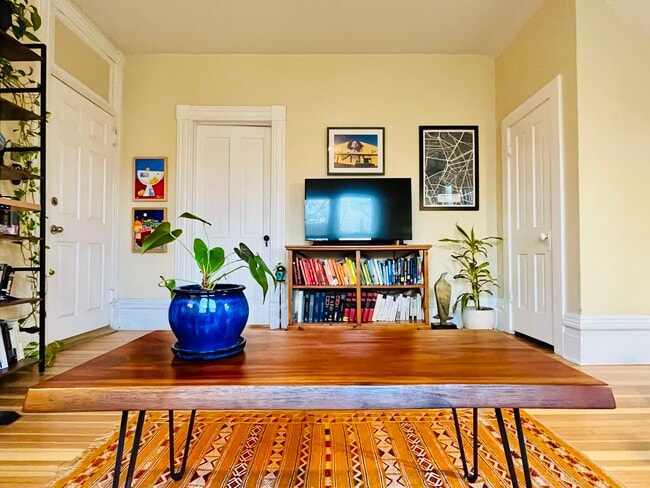 Building Photo - 147 N Sherman St