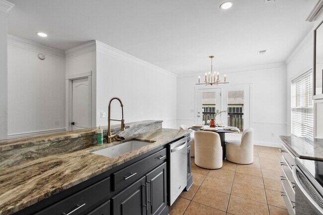 Foto del edificio - 6337 Bryant Cir