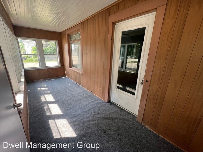 Building Photo - 4 br, 2 bath House - 401 9th St NE