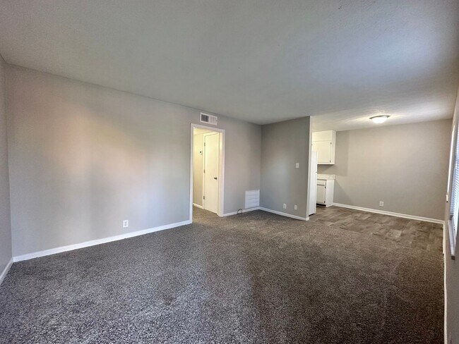 Foto del edificio - Parkway Apartments – Convenient 2-Bedroom ...