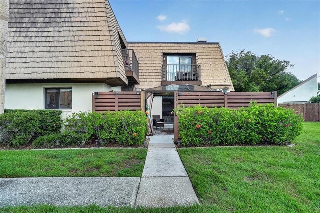 Building Photo - 15317 W Pond Woods Dr