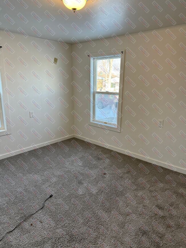 Building Photo - Cost 3 bedroom house for Rent