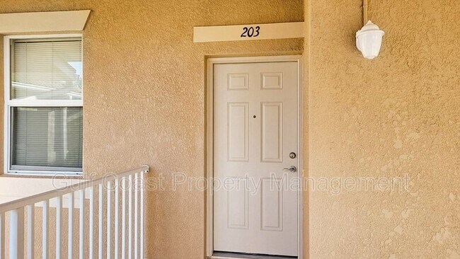 Building Photo - 819 Fairwaycove Ln
