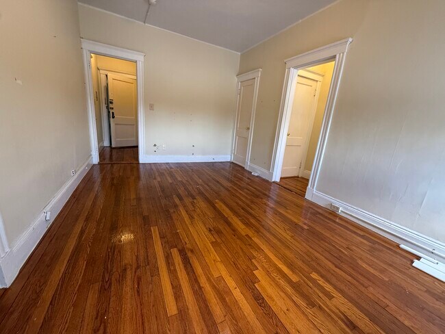 Building Photo - 236 Kelton St