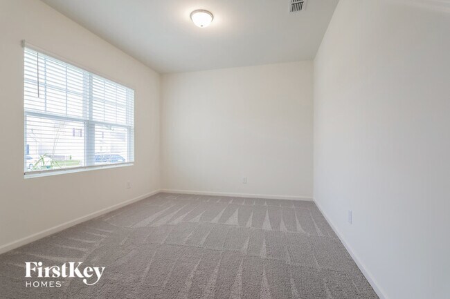 Building Photo - 135 Knightsbridge Ln