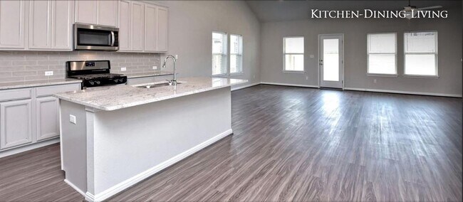 Building Photo - 533 Gabrielle Anne Dr