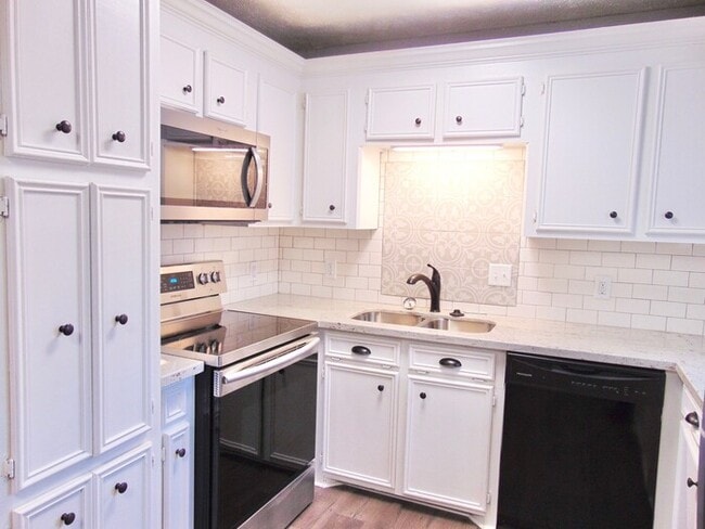 Building Photo - Beautiful Home for Lease!