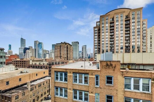 Building Photo - 421 W Huron St