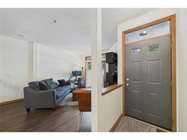 Foto del edificio - 8434 Kimball Dr
