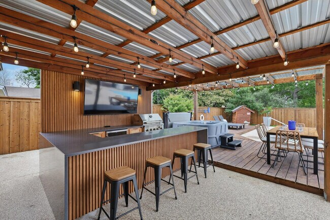 Building Photo - 6333 Tosca Dr