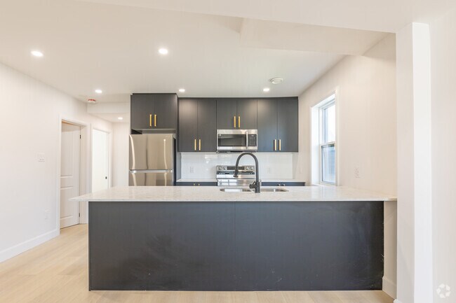 2 chambres, 1 salle de bain - 645 pi2 - Cuisine - Mad Mill Apartments