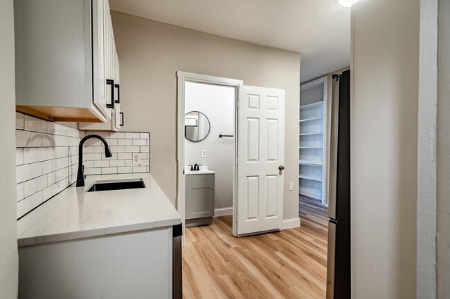 Photo - 235 W Chestnut St-1 Apartment