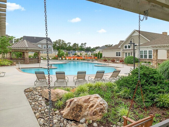 Foto del edificio - 3 Bedroom Townhome in Spence Crossing! Water/Sewer/Trash/Landscaping INCLUDED! - Attached Garage ...
