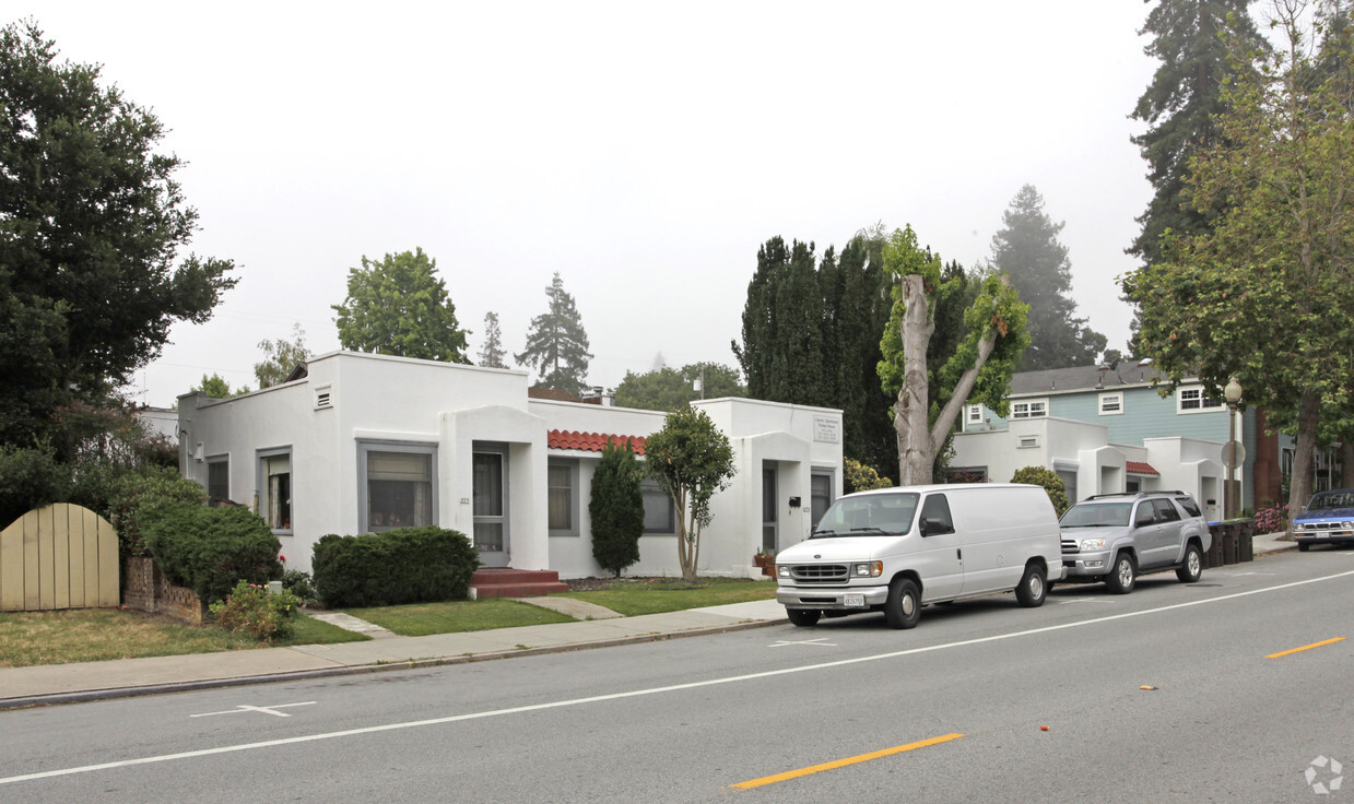 Building Photo - Cypress Apartments