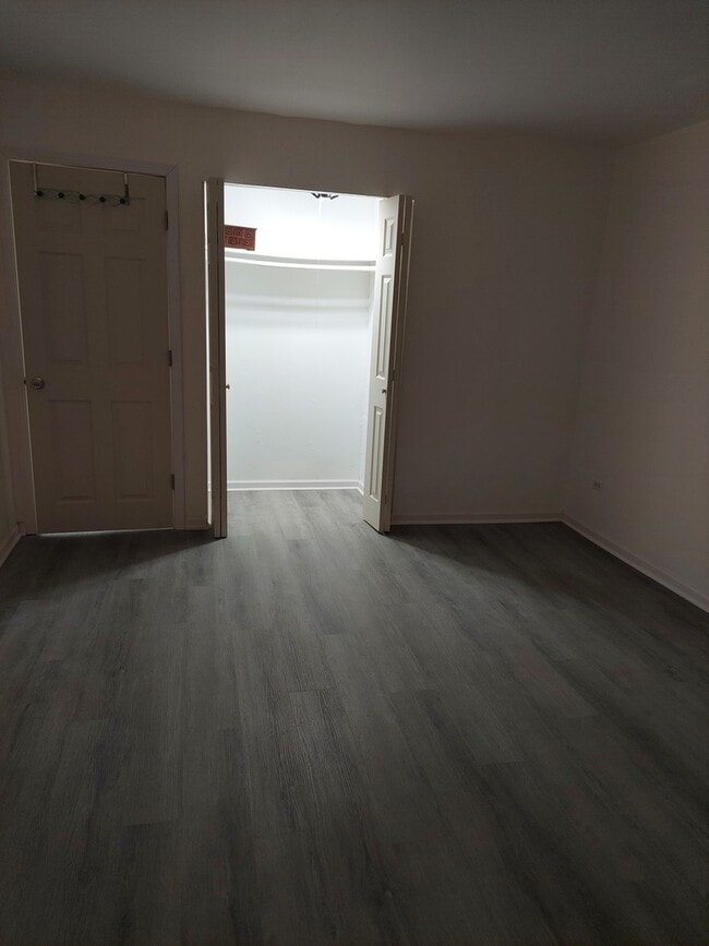 Building Photo - 2728 W 87TH St