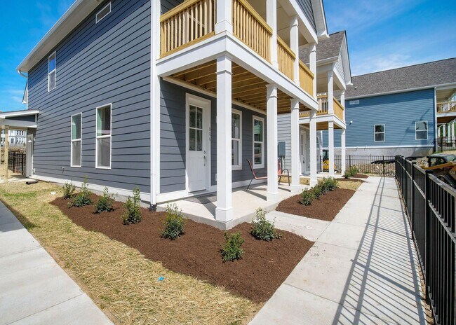 Building Photo - 806 Briar Cir