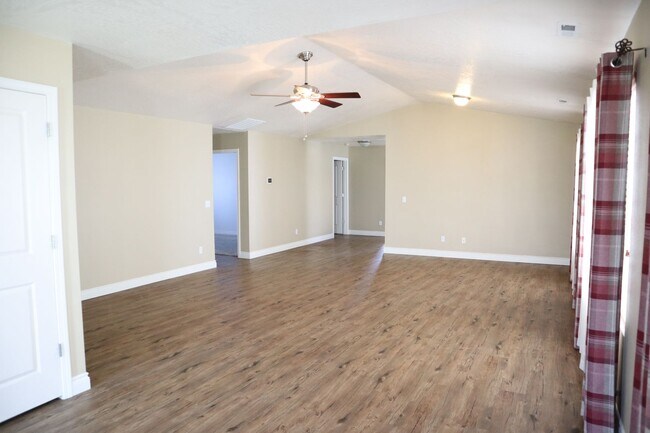 Building Photo - Cozy Home in The Landings