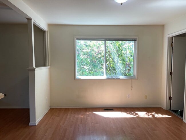 Foto del edificio - CLICK "REQUEST A TOUR" NOW!