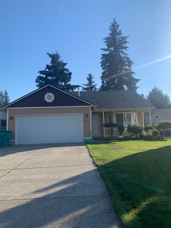 Photo - ***Newly Renovated Spacious and Bright 3 B... House