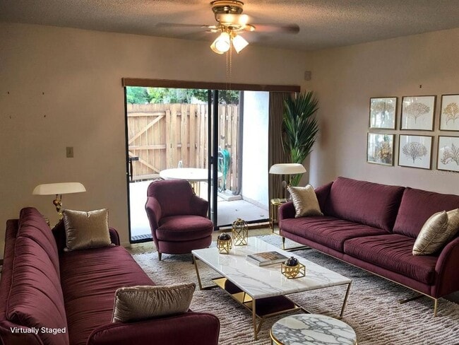 Building Photo - 2649 Surrey Ct