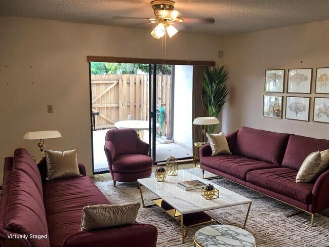 Foto del edificio - 2649 Surrey Ct