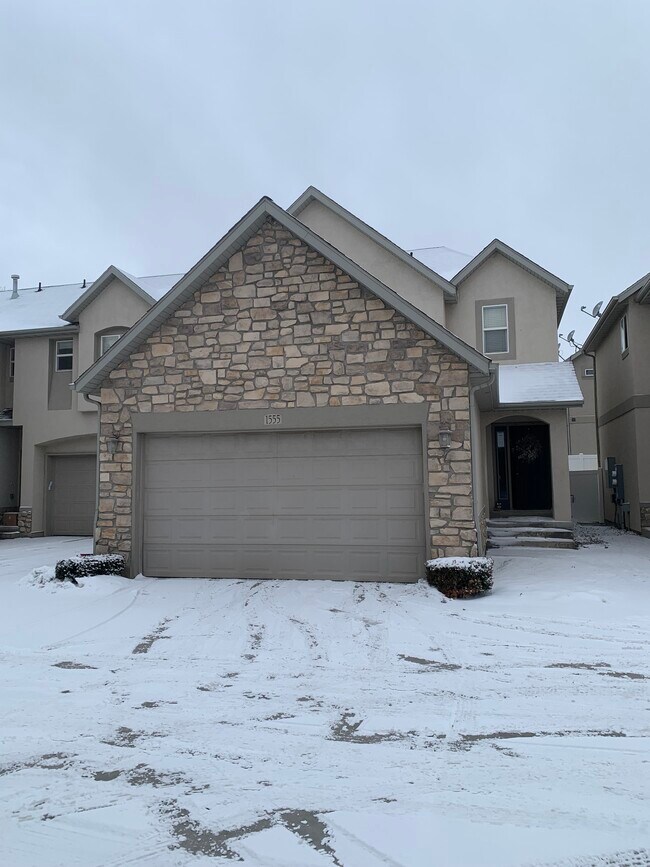 Foto del edificio - 1555 Wynview Ln