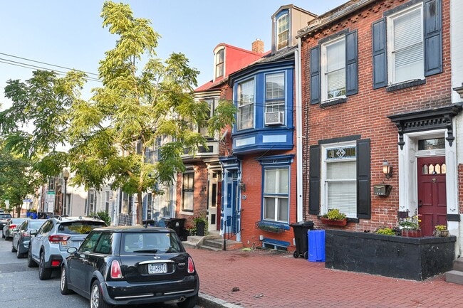 Building Photo - 426 1/2 Boas Street